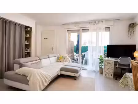 appartement t3 de 60 54 m² avec jardin et deux places de parking sécurisée