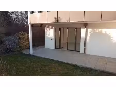 à louer – t2 en rez-de-jardin – résidence les bastides