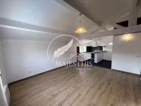location appartement 3 pièces 63.86 m² à hyeres (83400)  1 000 €