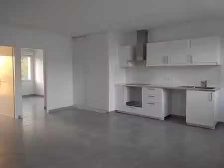 location appartement 3 pièces 60 m² à châteauneuf-le-rouge (13790)  1 015 €