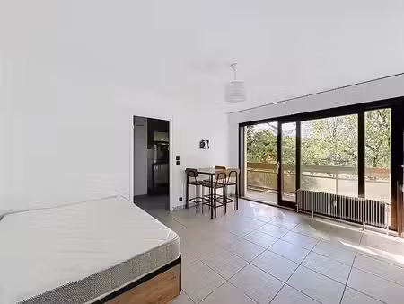 location meublée appartement 1 pièce 28 m² à ambilly (74100)  1 060 €