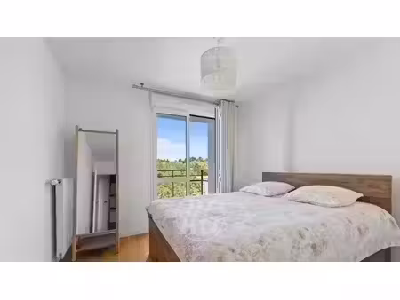 location meublée appartement 2 pièces 42 m² à garches (92380)  1 550 €