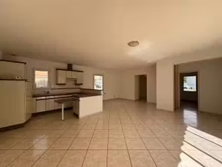location maison à challans (85300) : à louer / 81m² challans
