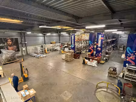 location entrepôt 2446m²