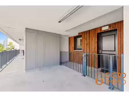 appartement t2 traversant  lumineux  avec double terrasse et par
