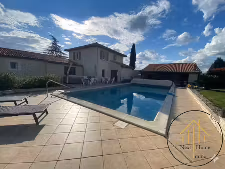 maison - 212 1 m² - 8 pièces