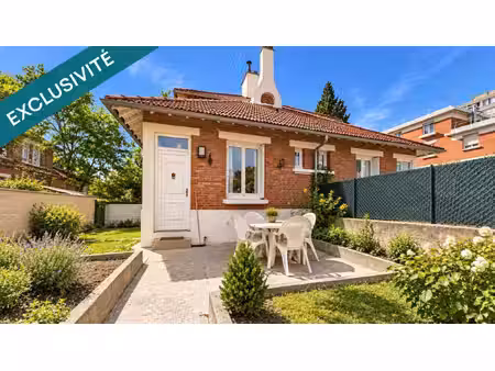 maison avec jardin  au calme et bien située