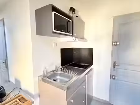 location meublée appartement 1 pièce 22.2 m² à les arcs (83460)  390 €