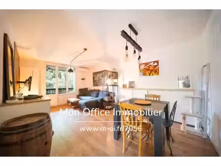 référence : 7056-pel - appartement t3 rénové avec extérieurs  cave et parking – aix-en-pro