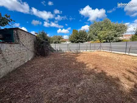 terrain 376m2 rioux constructible