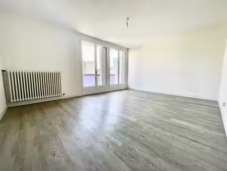 location appartement 4 pièces 78.02 m² à perigueux (24000)  594 €