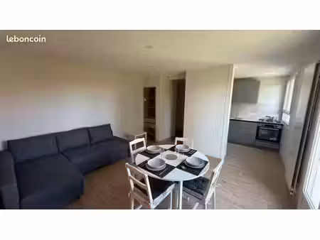 t2 meublé 43 m² entièrement rénové – beaumont – parc privé