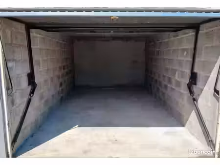 parking garage box fermé 13m2
