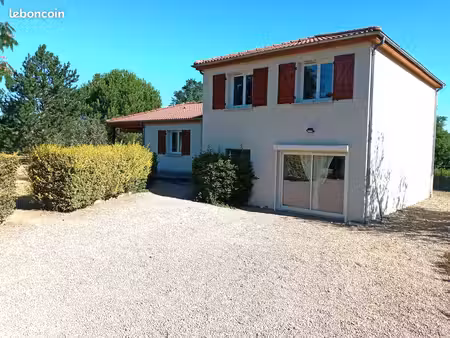 maison sur grand terrain clos et arboré