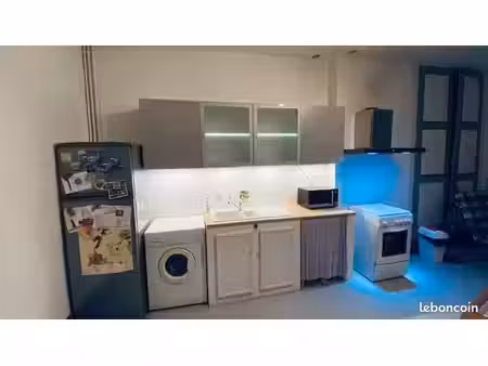 lumieux t3 avec balcon sécurisé par caméra avec parking privé