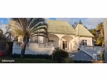 loue logt f5 dans maison coloniale
