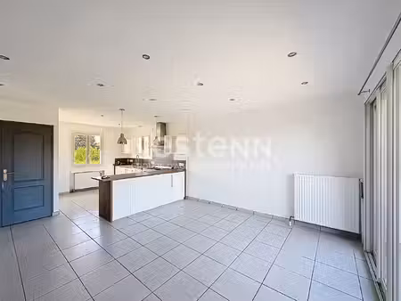 maison de plus de 100m2 avec garage sur 700 m2 de terrain centre sainte sigolene