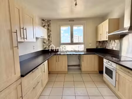 appartement t3 - meublé 69 95 m² - parking + cave - olivet