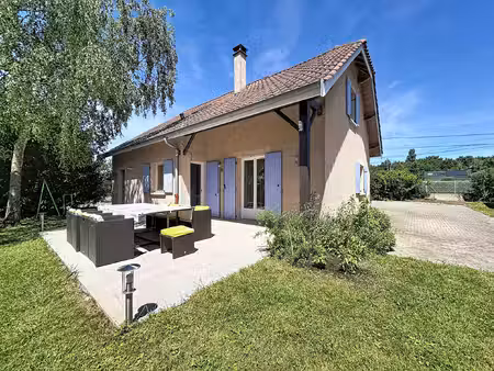 maison familiale avec volumes  jardin arboré et dépendance