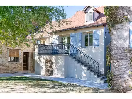 maison en pierre rénovée et son jardin d'éden au coeur du clunisois