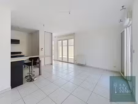 appartement t2 avec terrasse et stationnement dans une résid