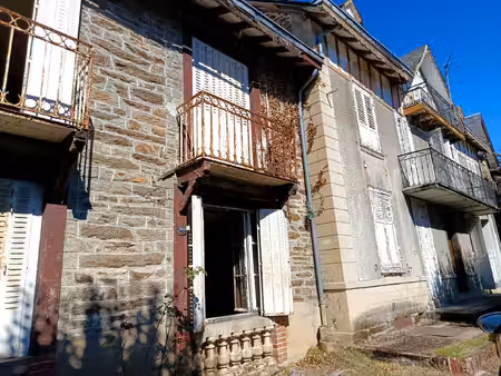 uzerche : ensemble immobilier composé de 3 maisons d'habitat