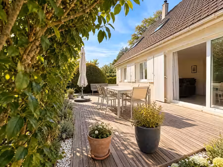 maison indépendante dans un village prisé