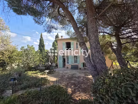 maison 9 pièces - 226 m²