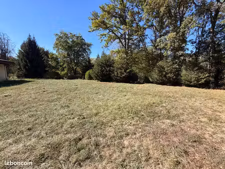annecy-le-vieux — votre maison au vert  avec un accès direct au fier terrain d’environ 1 6