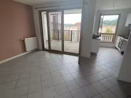 appartement à louer: 2 pièces 45m2 + balcon + garage