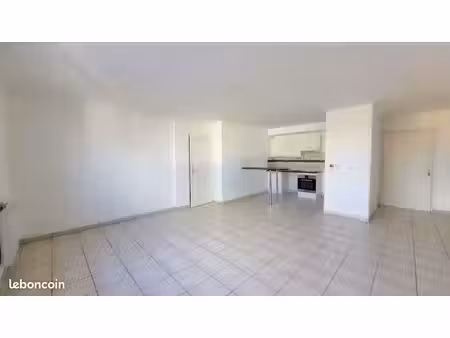 loue appartement 70 m2 dans immeuble de standing à châlons-en-champagne