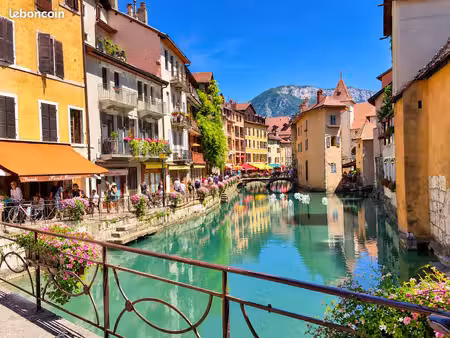 t1 bis avec jardin privatif à 300 m du lac d’annecy