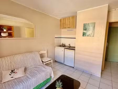 studio meublé 19 m² – face aux remparts d’avignon  à 100 m de l’université
