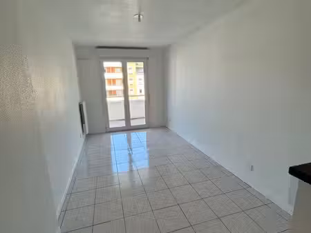 ? appartement t2 lumineux de 39 m² avec balcon et parking - billère