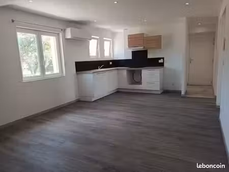 t3 climatisé avec cellier + garage
