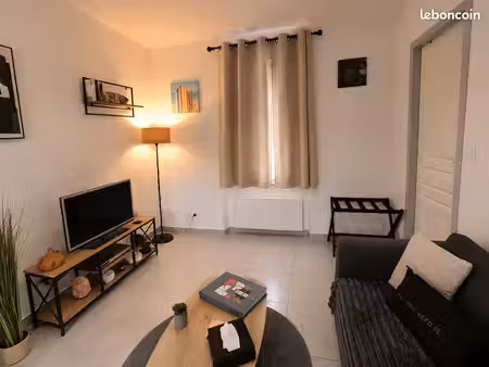 t2 meublé de 36 m² – port-de-bouc – port et mer à pied – 790 hors charges direct particuli