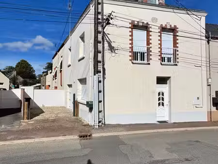 à louer : maison de 90 m2 plein bourg à campbon