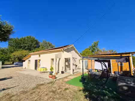 maison t3 de 81m2  de plain-pied  rénovée avec terrain de 8200m2