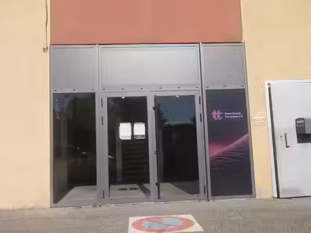 location locaux professionnels 3 pièces 91 m² à digne-les-bains (04000)  980 €