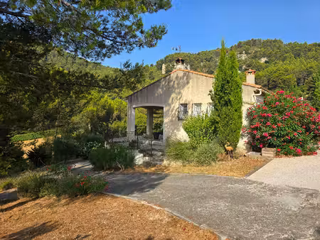 villa de luxe à vendre à cadolive