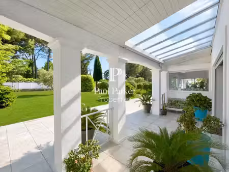 villa de luxe à vendre dans le quartier comtale-cente-cours mirabeau