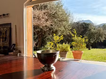 villa de luxe à vendre à saint-marc-jaumegarde