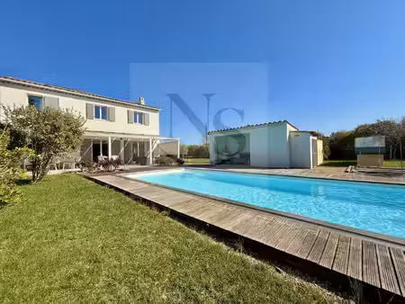 villa de luxe à vendre dans le quartier plateau de puyricard-la trévaresse