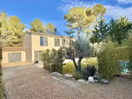 villa de luxe à vendre dans le quartier plateau de puyricard-la trévaresse