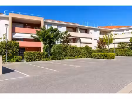 appartement 2 pièces avec terrasse et parking