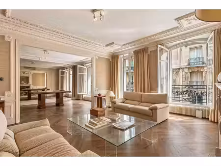 paris vii - appartement familial de 139m ² avec trois chambres