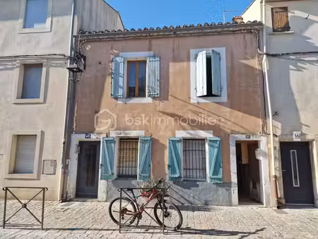 - special investisseur - a vendre : maison divisée en deux appartements avec locataires