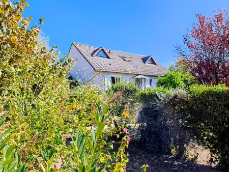 découvrez la sérénité dans cette élégante maison de ville à épône