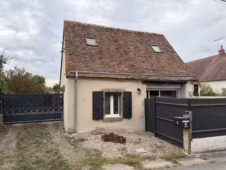 maison en pierre dans quartier calme