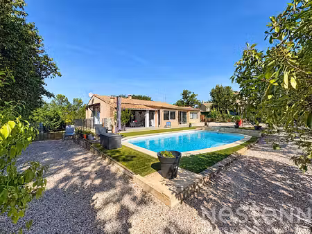 maison de plain pied nans les pins  3 chambres  piscine  garage  véranda sur un beau terra